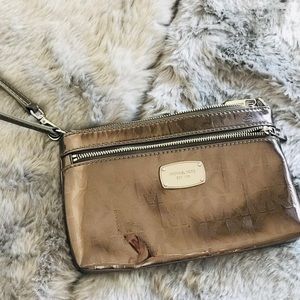 NWOT Michael Kors Wristlet Metallic Print